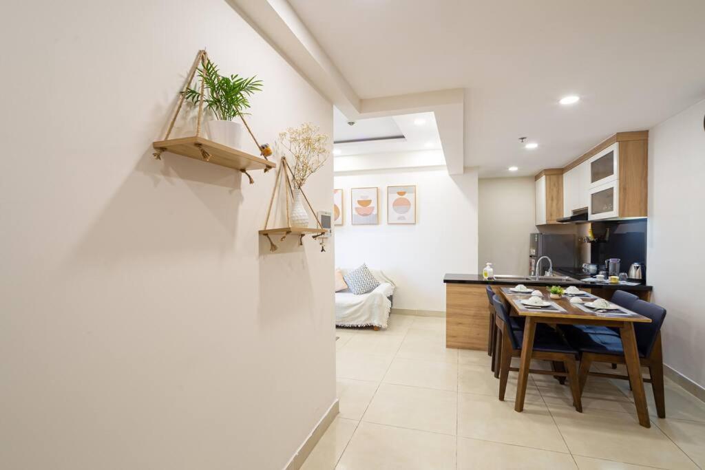 Masteri Thaodien Near Landmark 81 2brs Apartment