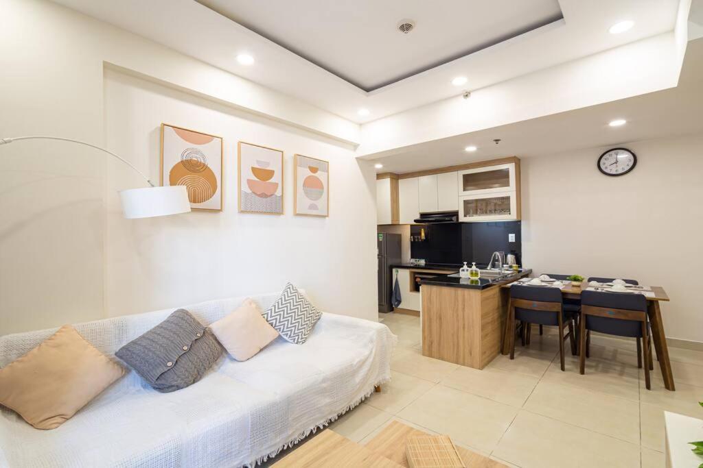 Masteri Thaodien Near Landmark 81 2brs Apartment