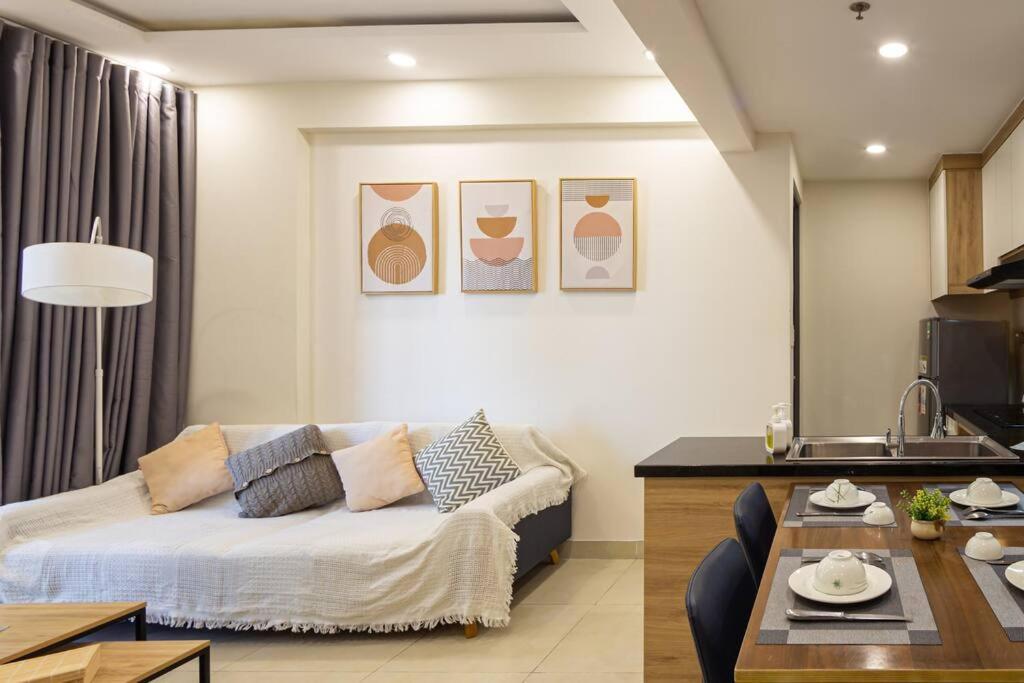 Masteri Thaodien Near Landmark 81 2brs Apartment