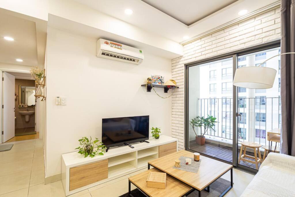 Masteri Thaodien Near Landmark 81 2brs Apartment